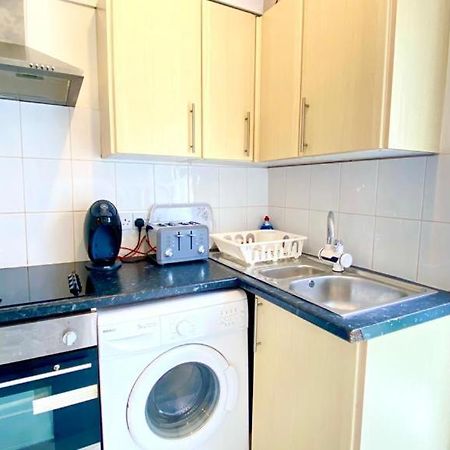 Modern And Cosy Studio Flat Лондон Екстериор снимка