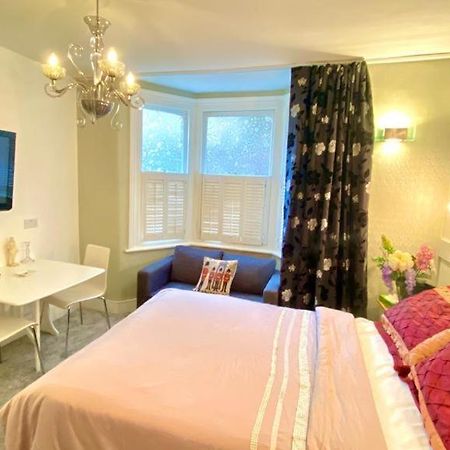 Modern And Cosy Studio Flat Лондон Екстериор снимка