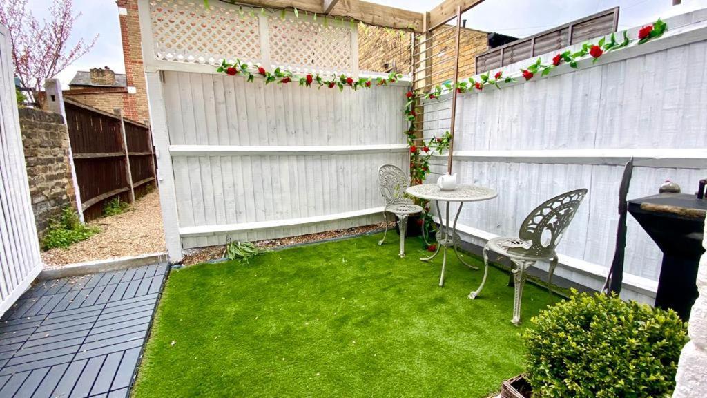 Modern And Cosy Studio Flat Лондон Екстериор снимка